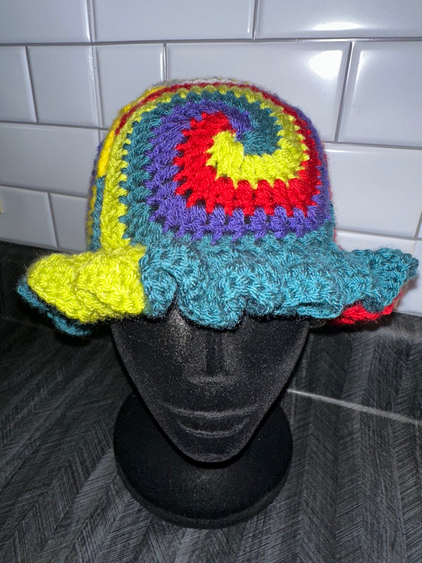 Swirl Ruffle Hat💙💛❤️💜